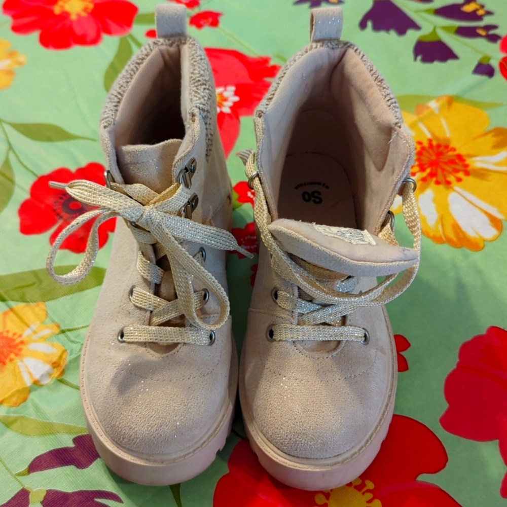 Girls boots